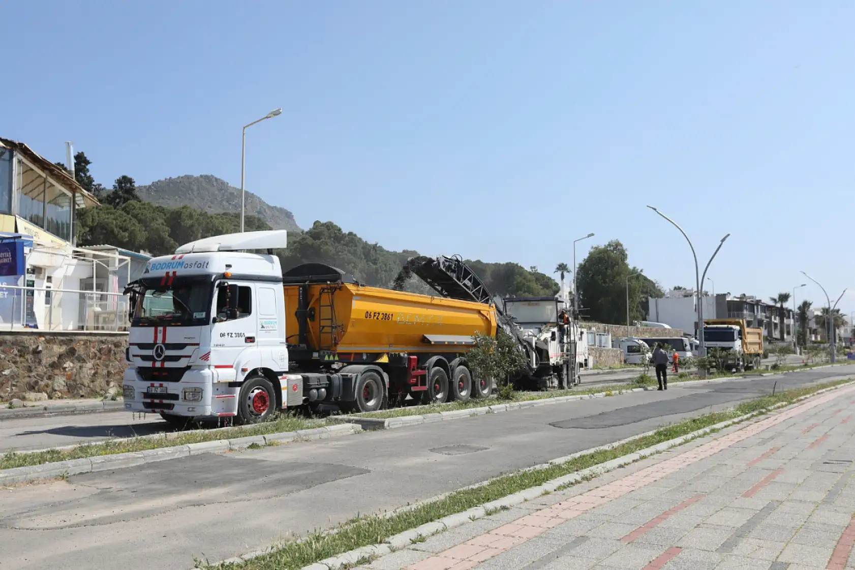 Bodrum Turgutreis' in yolları yenileniyor