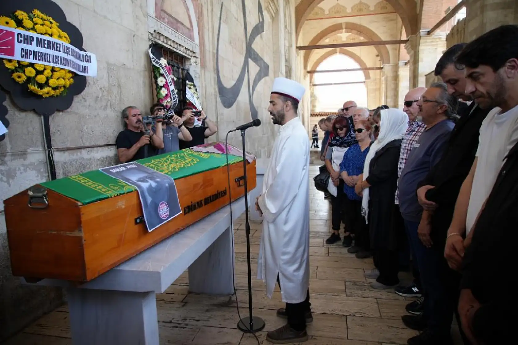 İstanbul'da eski eşi tarafından öldürülen kadın, Edirne'de son yolculuğuna uğurlandı