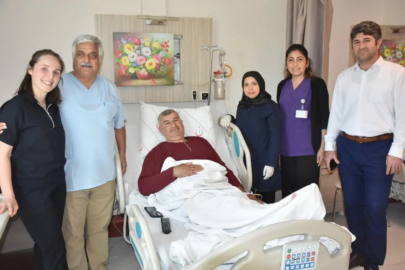 Köyceğiz'de yapılan ameliyatta hastanın safra kesesinden 491 taş çıktı