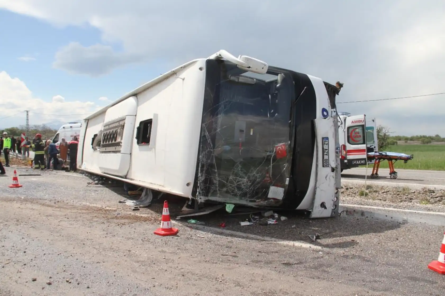 Konya'da yolcu otobüsü devrildi: 13 yaralı
