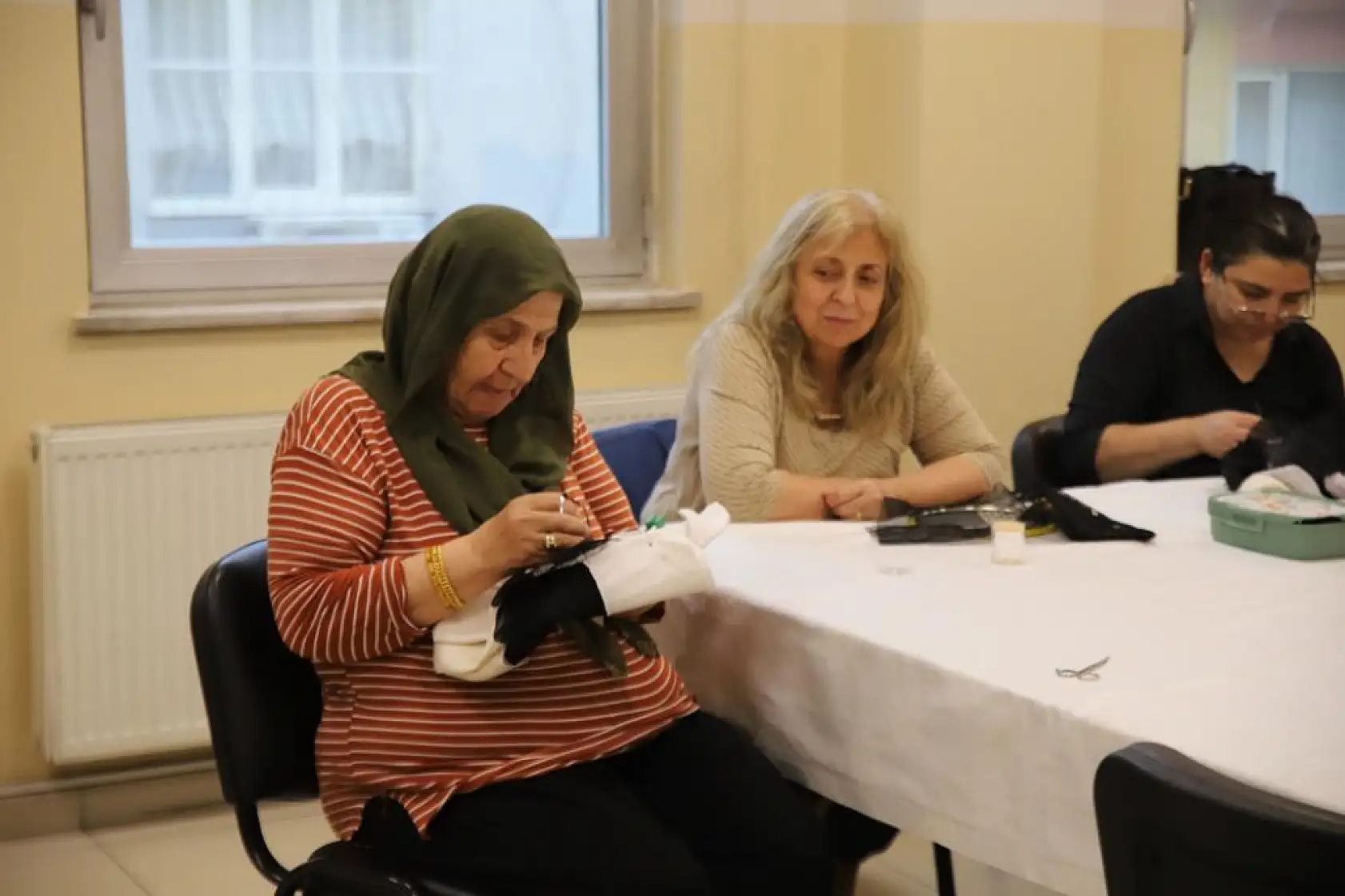 83 yaşındaki kadın enerjisiyle gençlere taş çıkartıyor!