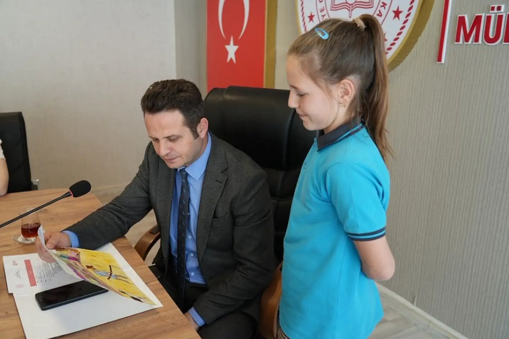 'Bir Kitap Bir İnsan' projesi kapsamında öğrencilerin değerli eserleri ödüllendirildi