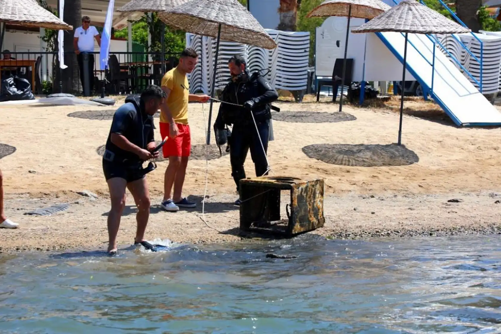 Denizden çıkanlar şaşırttı: Bodrum'da denizden çamaşır makinesi bile çıktı!