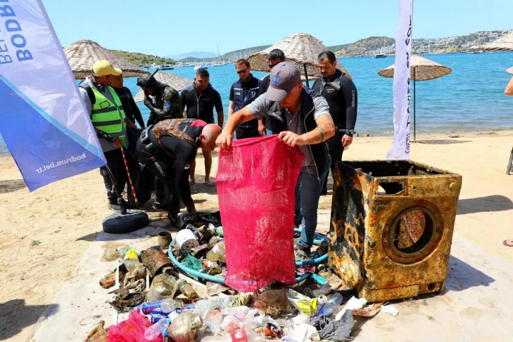 Denizden çıkanlar şaşırttı: Bodrum'da denizden çamaşır makinesi bile çıktı!