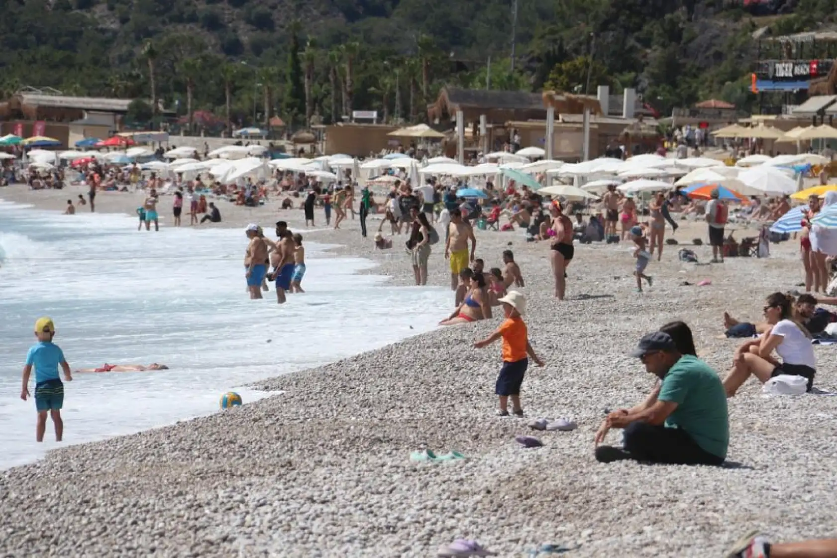 Fethiye'nin gözdesi Ölüdeniz'de sezon hareketliliği