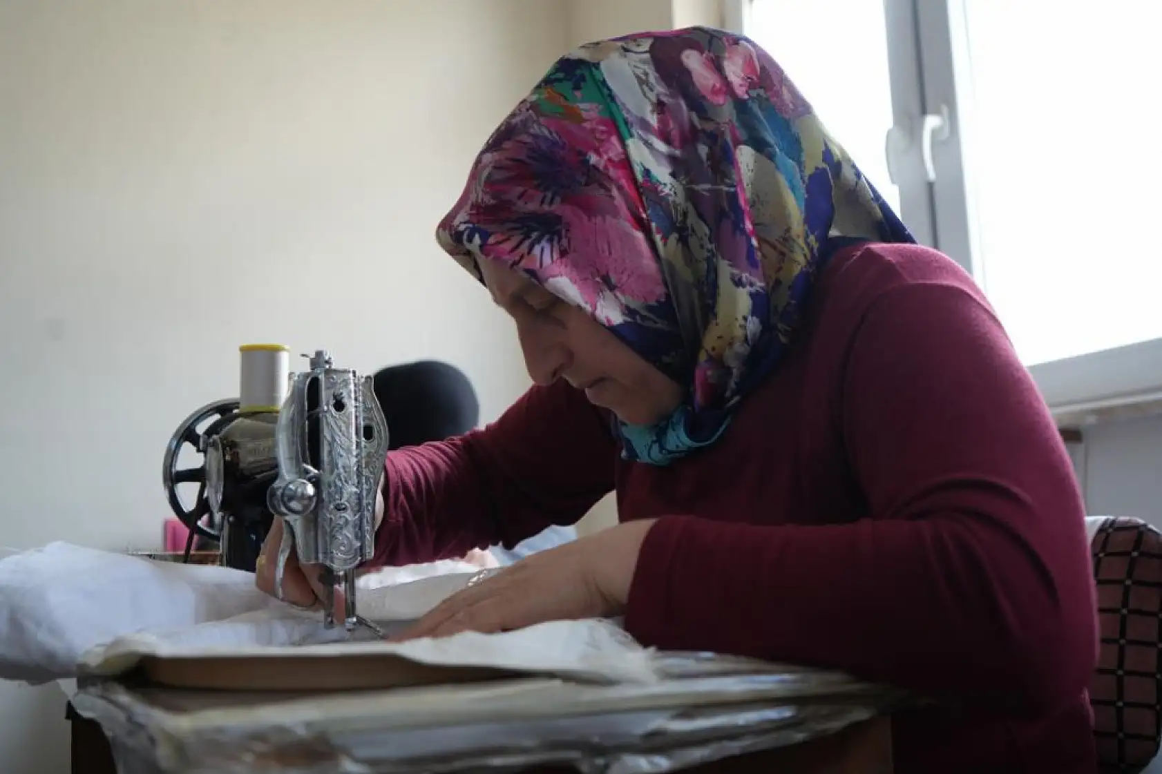 Bir döneme damgasını vurmuştu: Geçmişin izlerini taşıyan beyaz işi ürünler antika dikiş makinelerinde hayata döndürülüyor