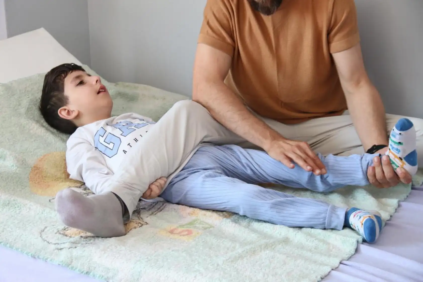 Doktorlar bile şaşkın! Türkiye'de ender görülen vaka: Emir'in umut hikayesi