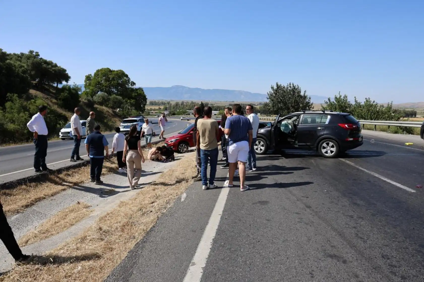 Milas-Söke Karayolu'nda Tankerden dökülen balık yağı karayolunu savaş alanına çevirdi