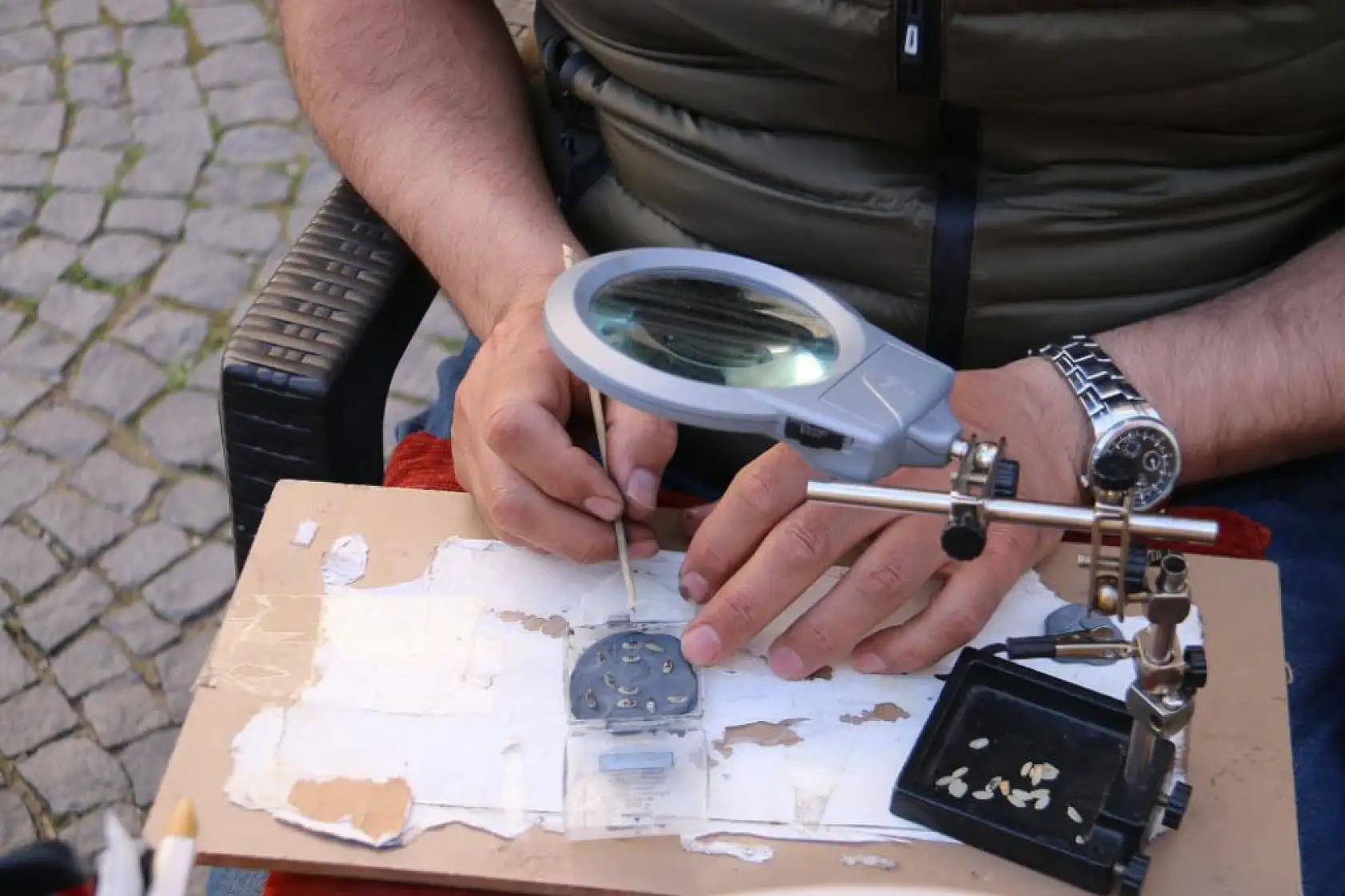 8 asırlık tarihi bir pirinç tanesine sığdırdı