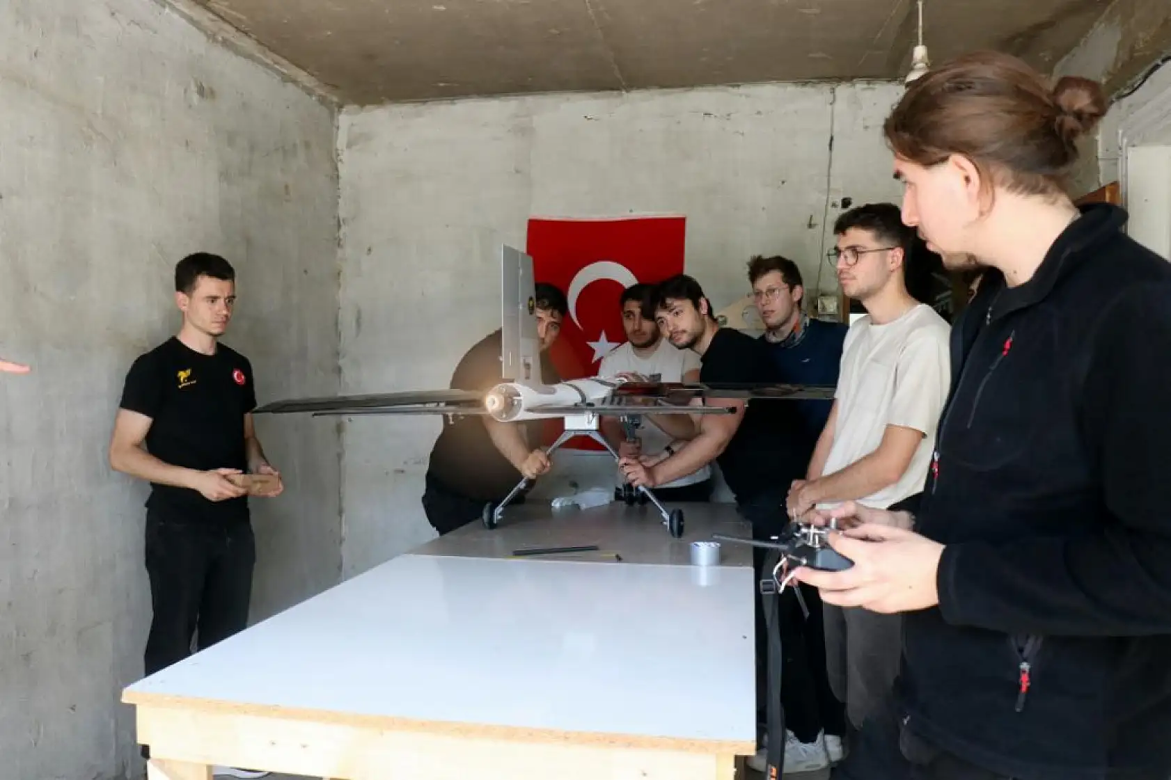 Daha önce böylesini görmediniz: Düğün konvoyunun önünü İnsansız Hava Aracı ile kestiler