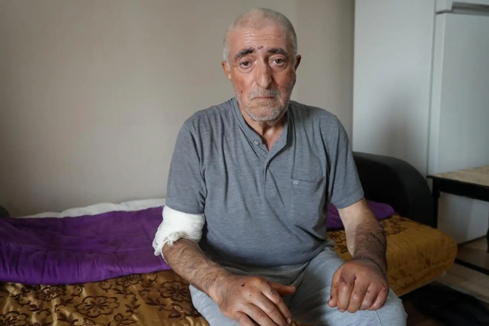 Hakkında uzaklaştırma kararı bulunan adam, barışma çağrısıyla gittiği evde eşi tarafından defalarca bıçaklandı