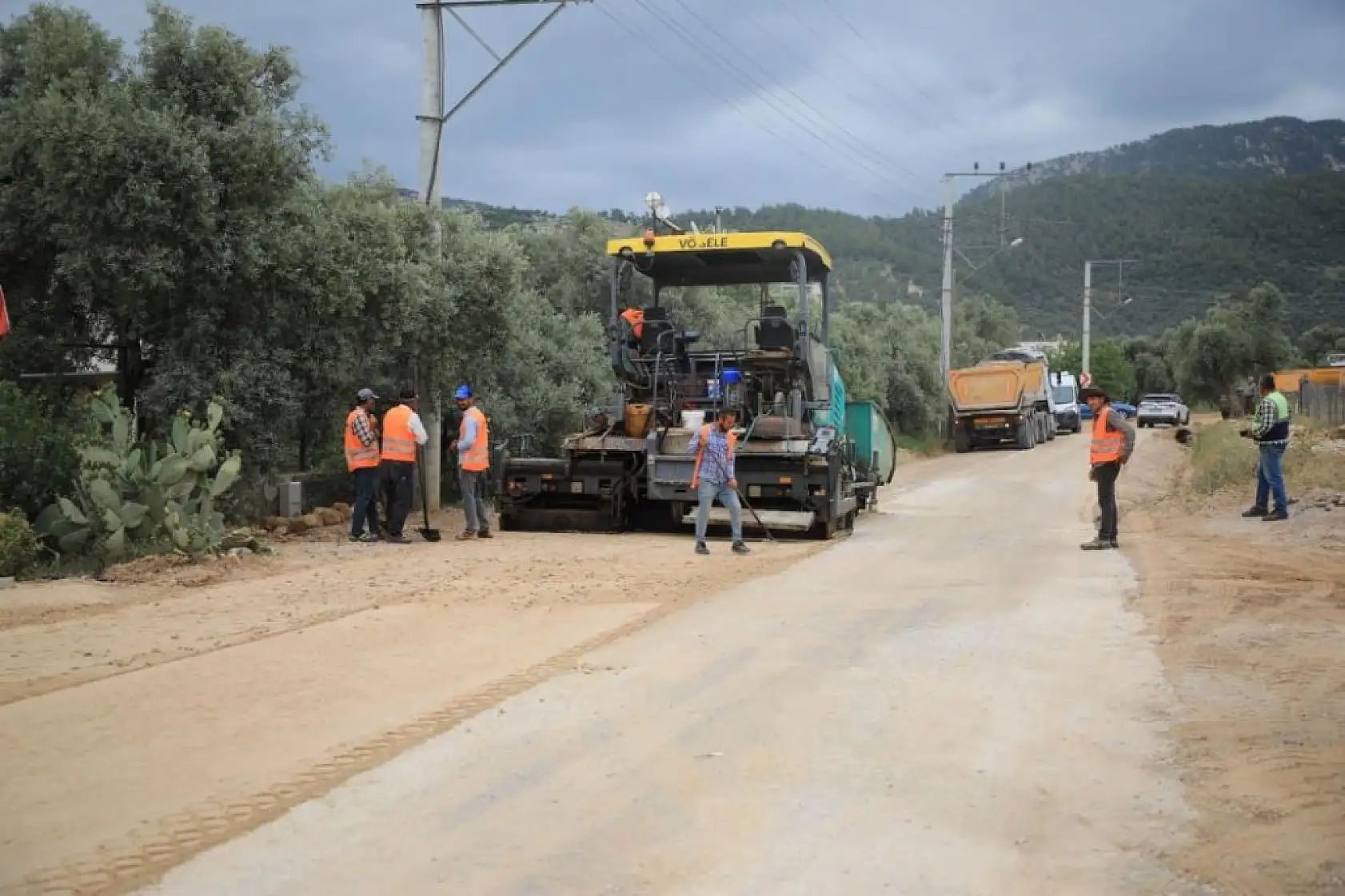 Muğla Büyükşehir Milas Menteş yolunu yeniliyor