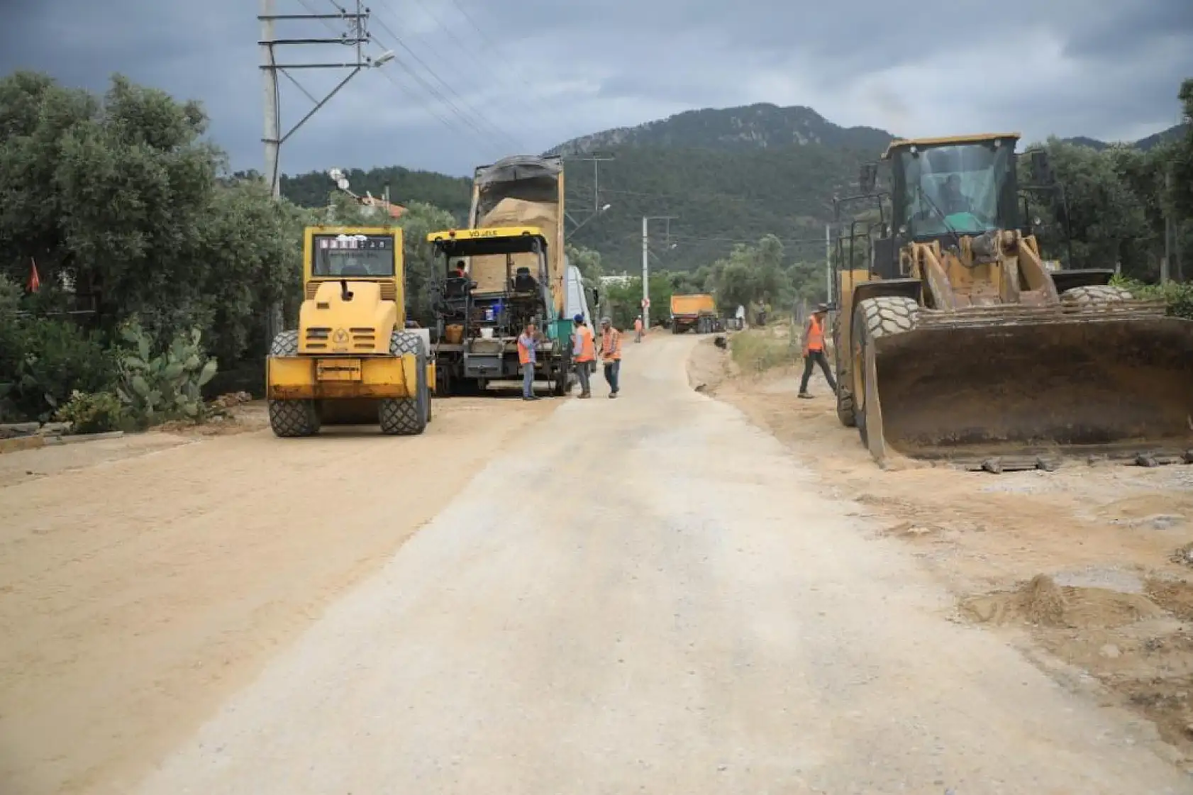 Muğla Büyükşehir Milas Menteş yolunu yeniliyor