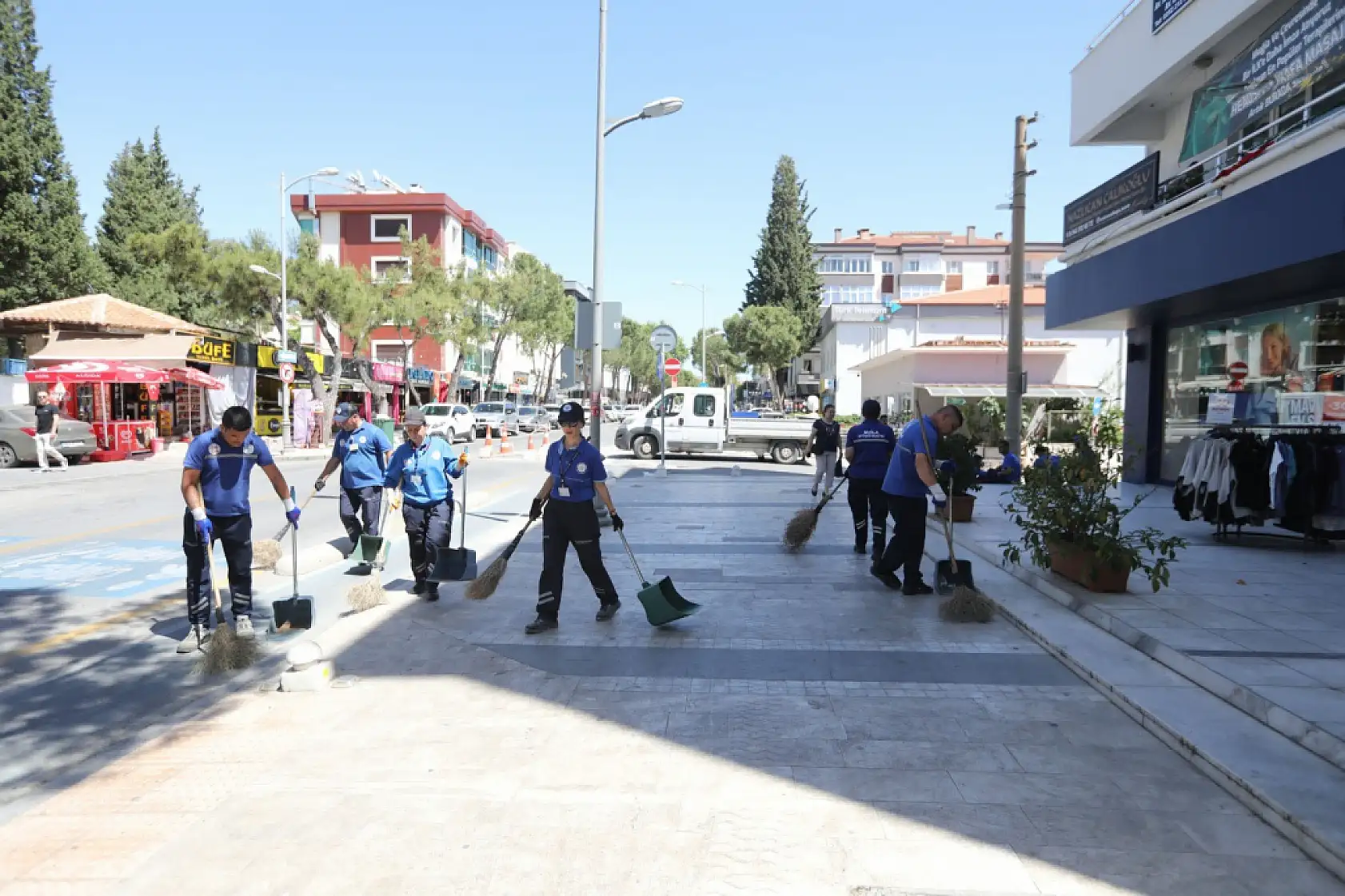 Muğla Büyükşehir Belediyesi'nden 13 ilçede temizlik seferberliği