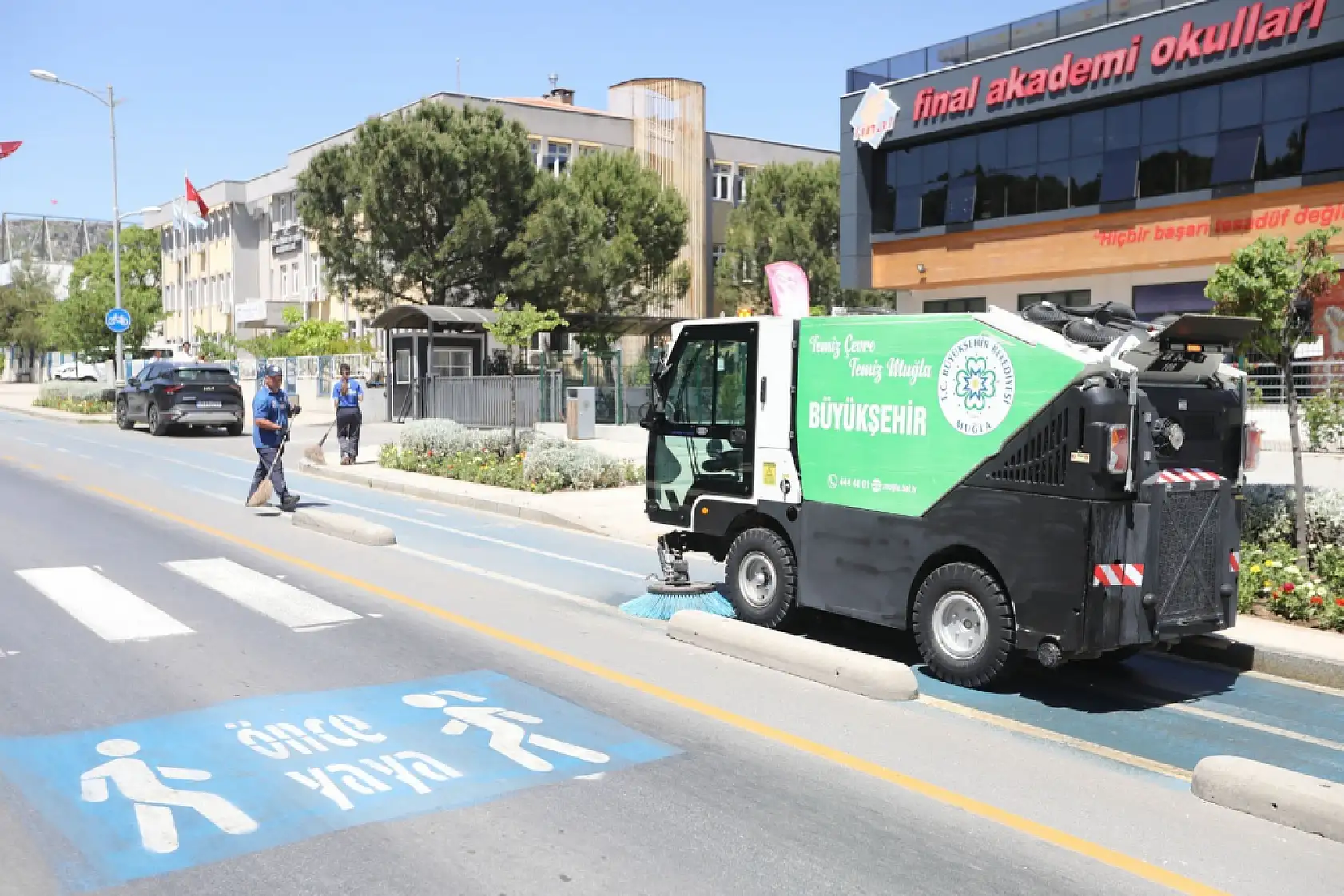 Muğla Büyükşehir Belediyesi'nden 13 ilçede temizlik seferberliği