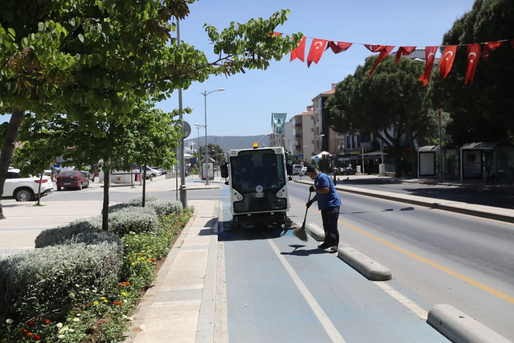 Muğla Büyükşehir Belediyesi'nden 13 ilçede temizlik seferberliği