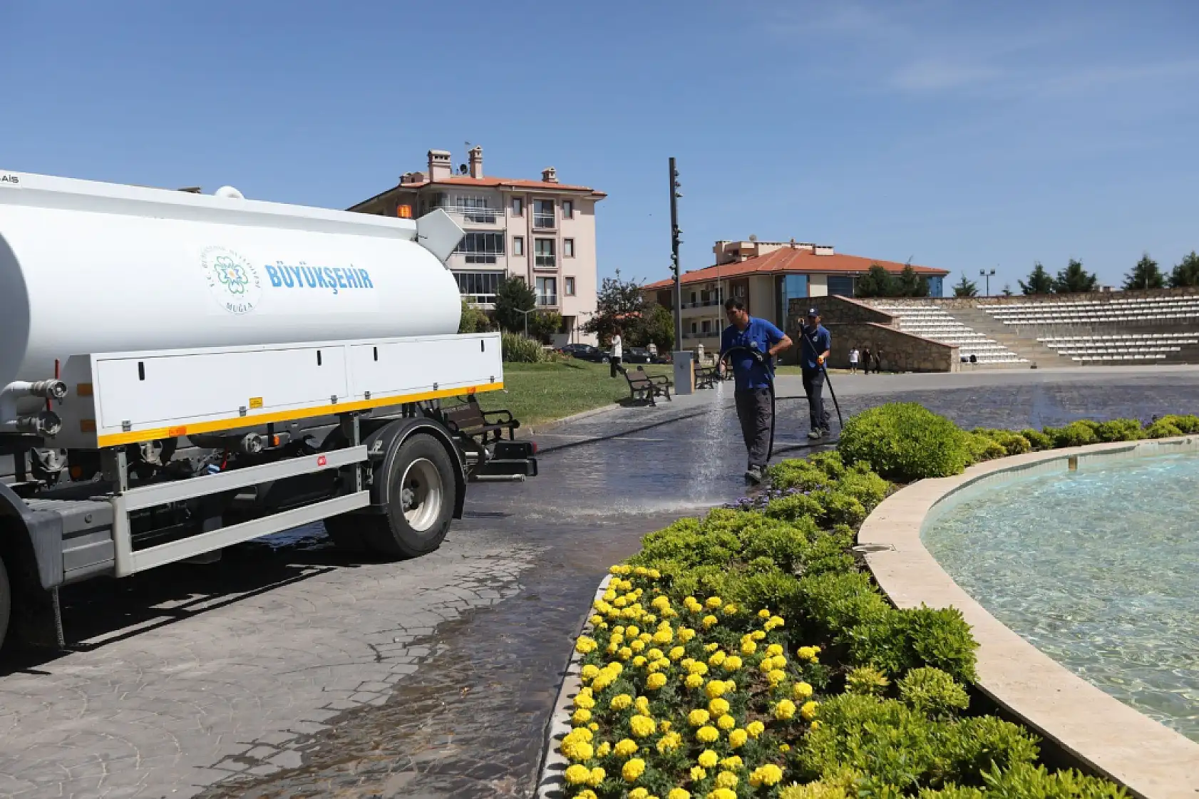 Muğla Büyükşehir Belediyesi'nden 13 ilçede temizlik seferberliği
