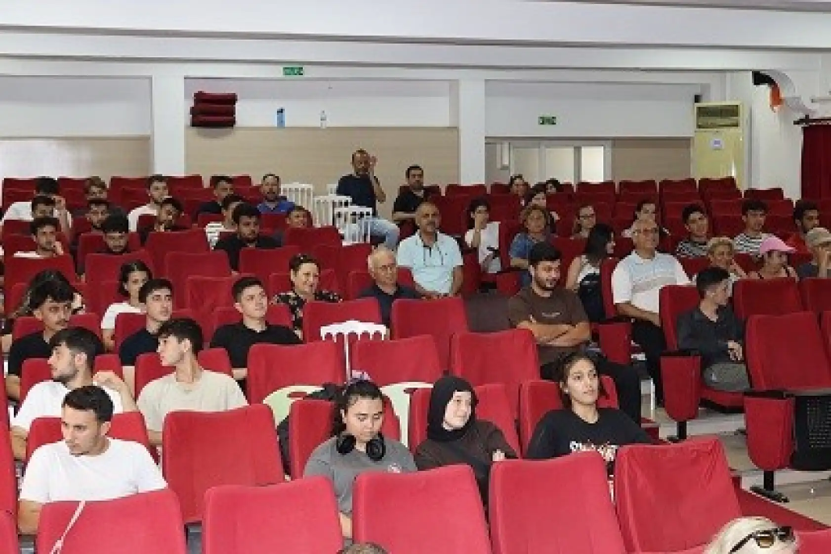 Oyuncu Mehtap Bayri Köyceğiz'de söyleşi gerçekleştirdi