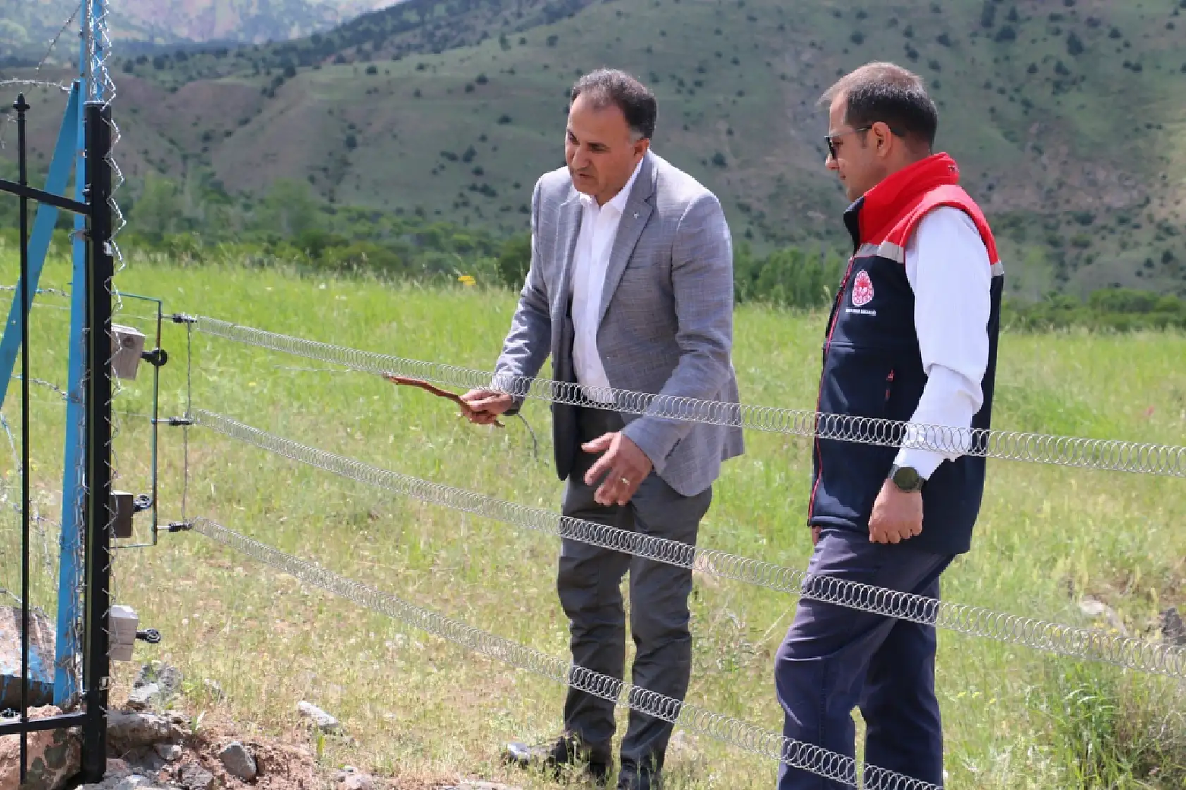 Taziye evinden dönenleri taşıyan midibüs şarampole yuvarlandı: 2 ölü, 15 yaralı