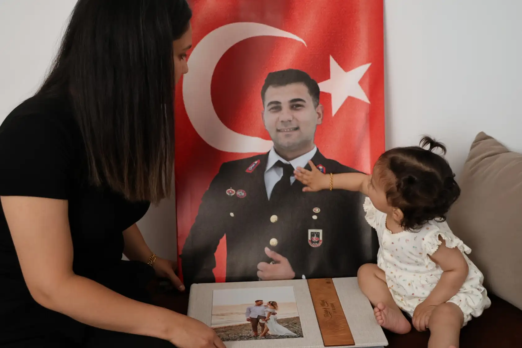 Duygulandıran hikaye: Şehit eşiyle yaptıklarını şimdi 13 aylık kızıyla yapıyor