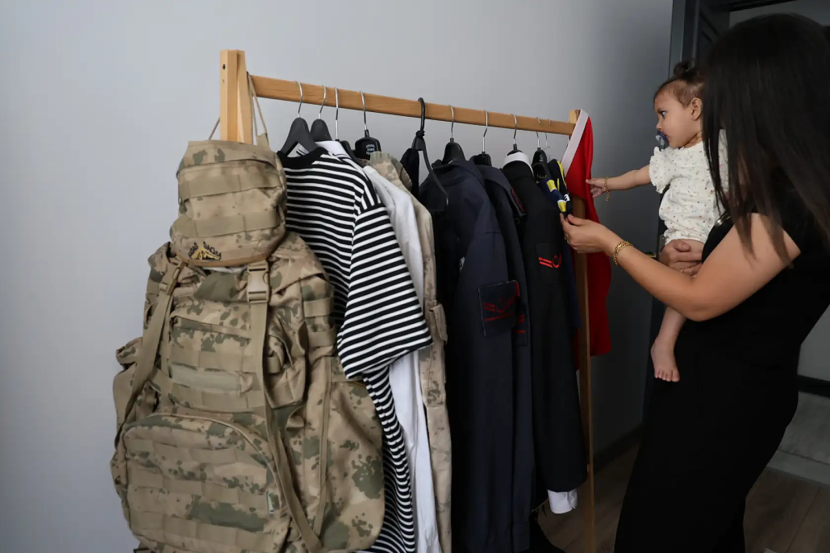 Duygulandıran hikaye: Şehit eşiyle yaptıklarını şimdi 13 aylık kızıyla yapıyor