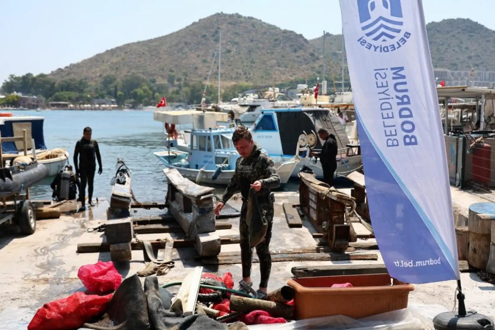 Bodrum Akyarlar'da deniz dibi temizliği