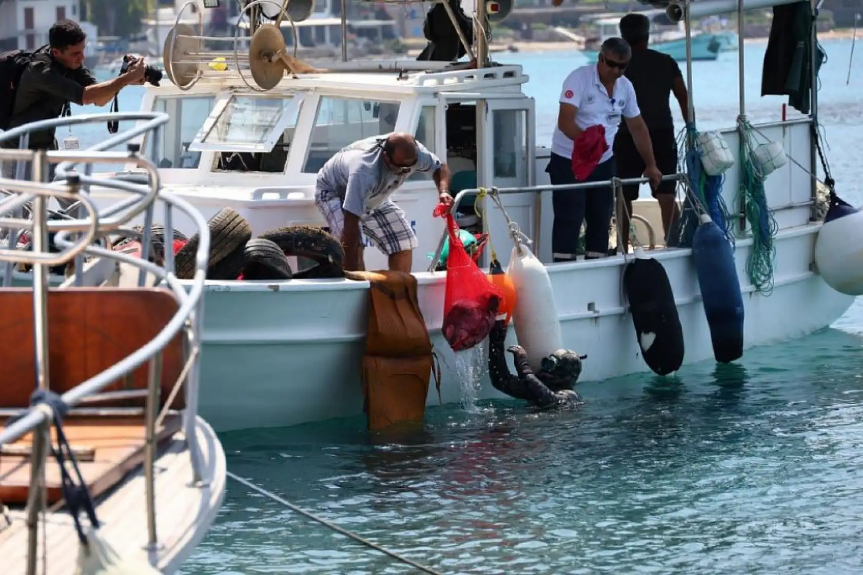Bodrum Akyarlar'da deniz dibi temizliği