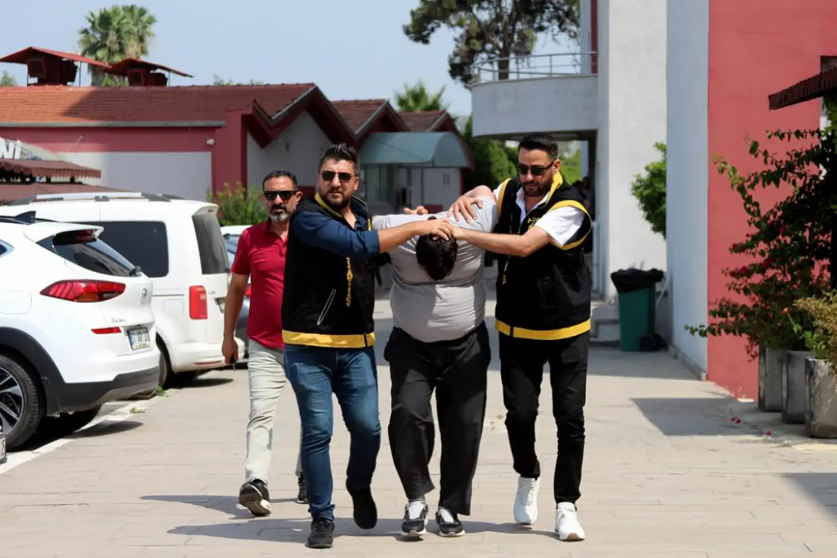 Katil evlat, annesini 'Al karını evimden git' sözü üzerine öldürmüş