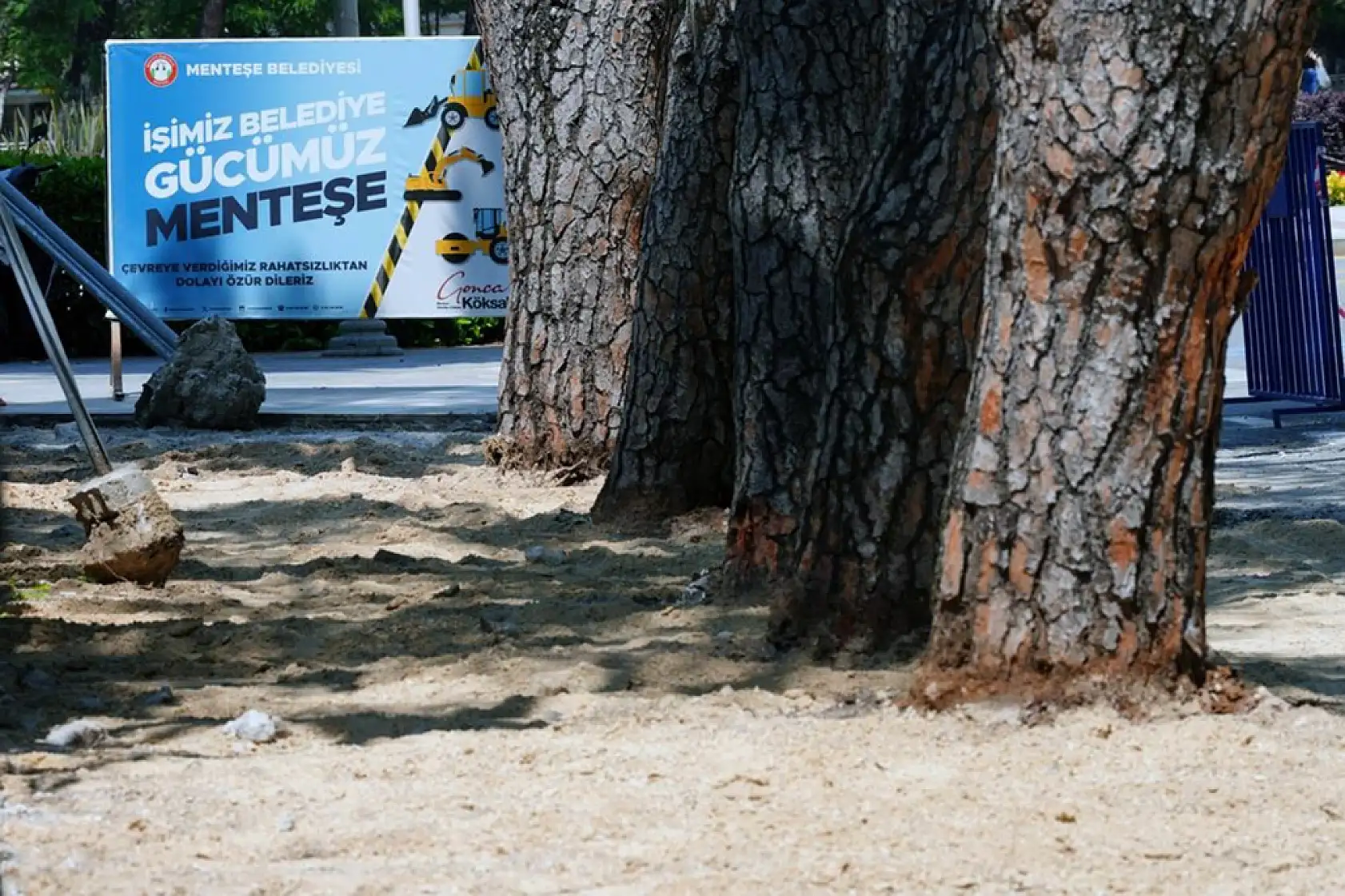 Özer Türk Caddesi'nde kaldırım yenileme çalışmaları başladı