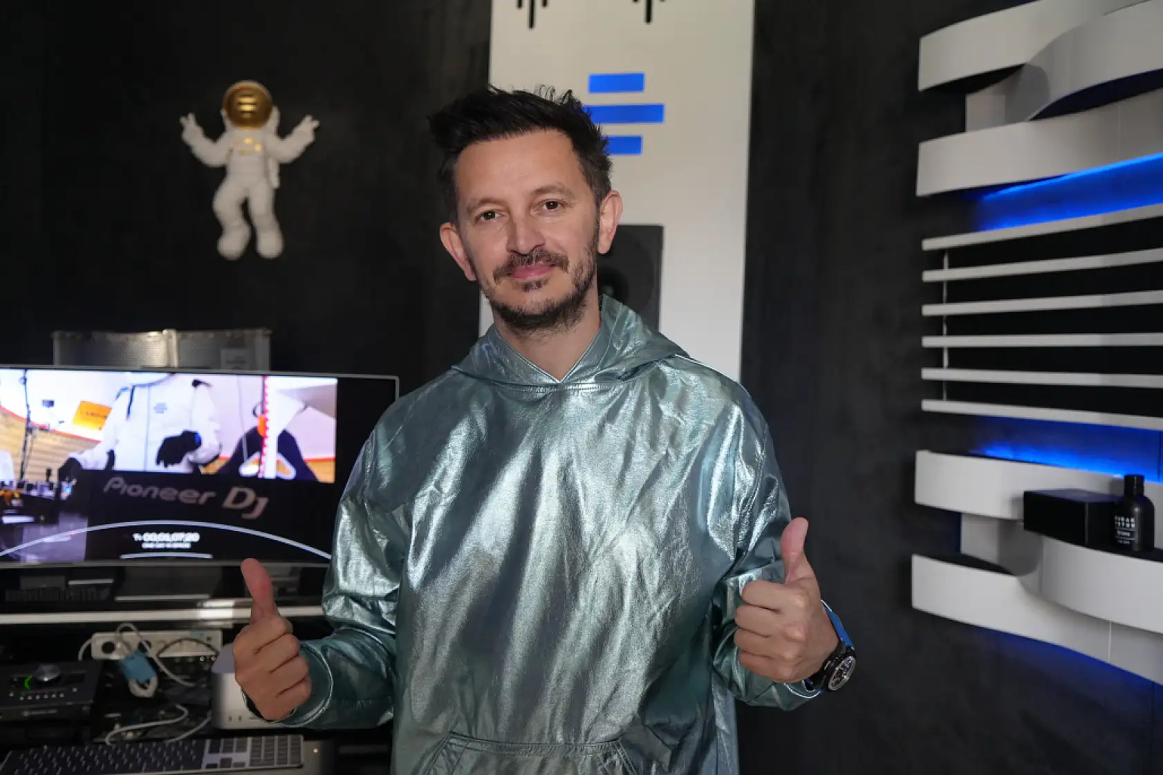 Türk DJ 55 bin fit'te müzik yaptı, Guinness Dünya Rekoru geldi