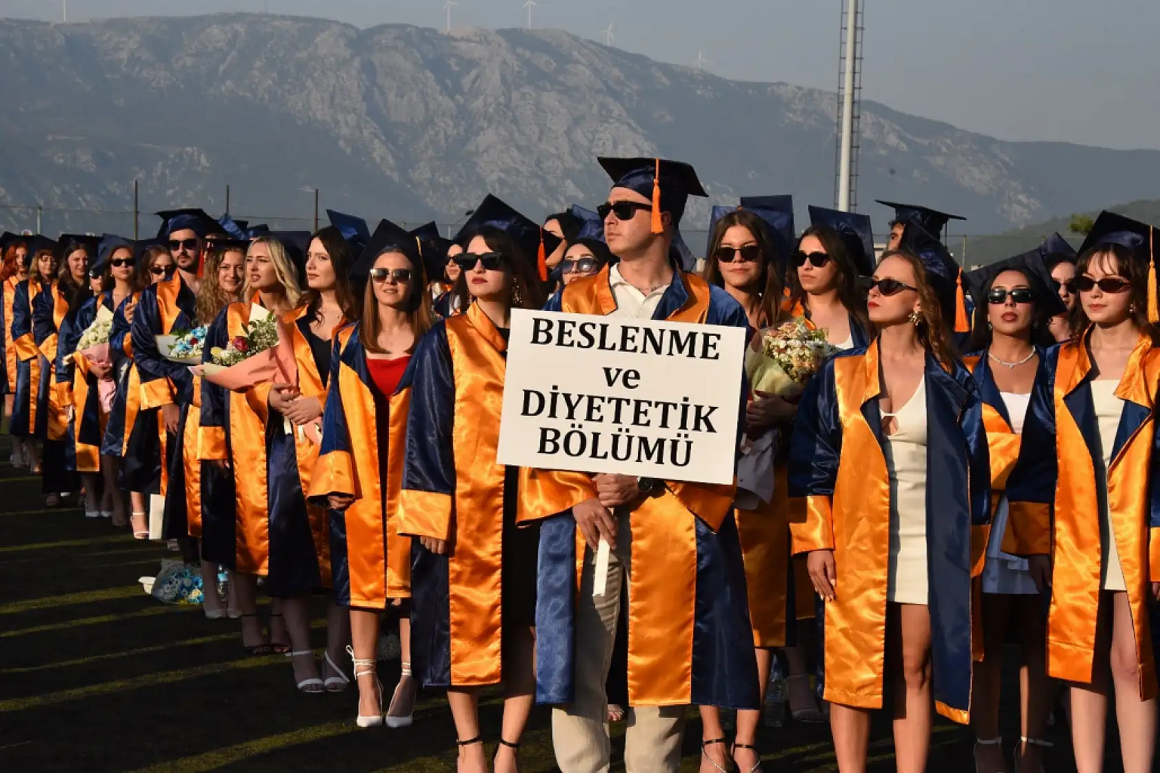 Sağlık Bilimleri Fakültesi'nde mezuniyet coşkusu