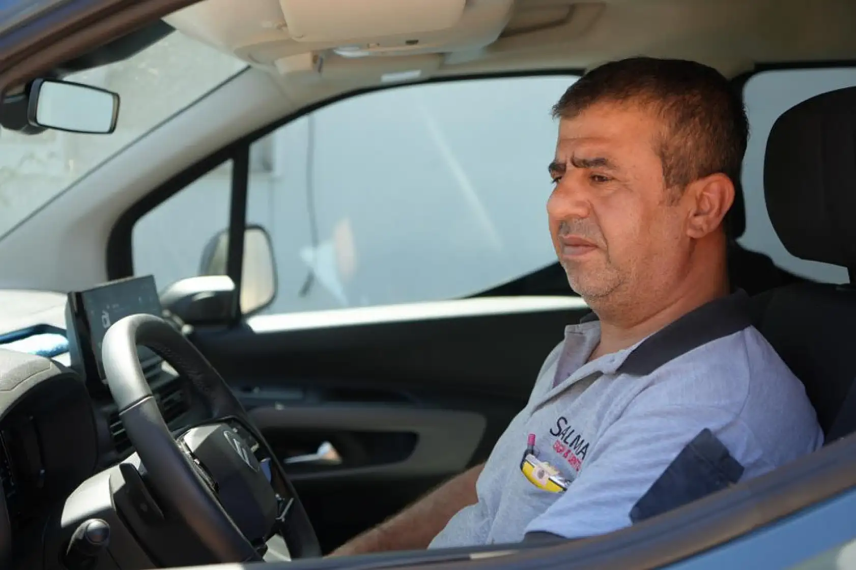 Yeni aldığı araca traktör çarpıp kaçtı, söylenenler psikolojisini bozdu