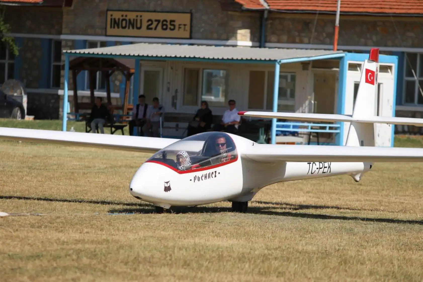 83 yaşındaki kadının huzurevinde kurduğu 'uçma' hayali kokpitte 700 metreye çıkarak gerçek oldu