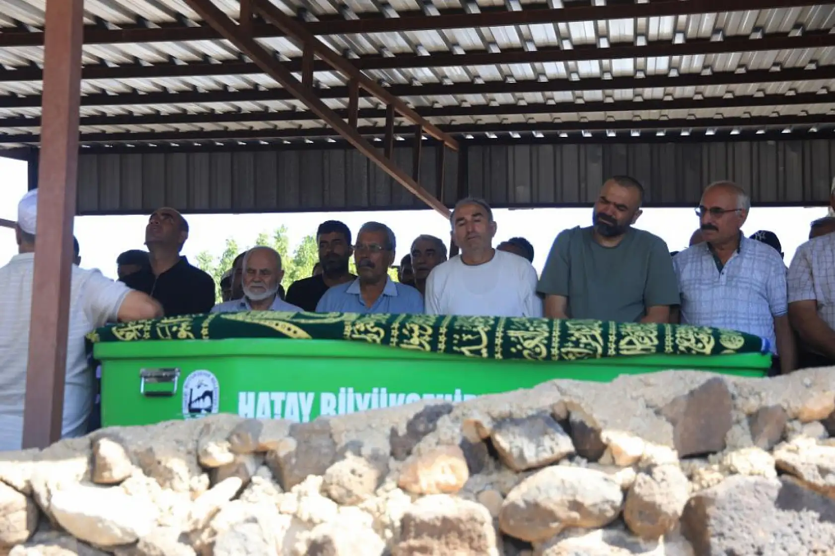Ablasının düğünü için memleketine gelen 22 yaşındaki genç kalp krizi geçirerek öldü