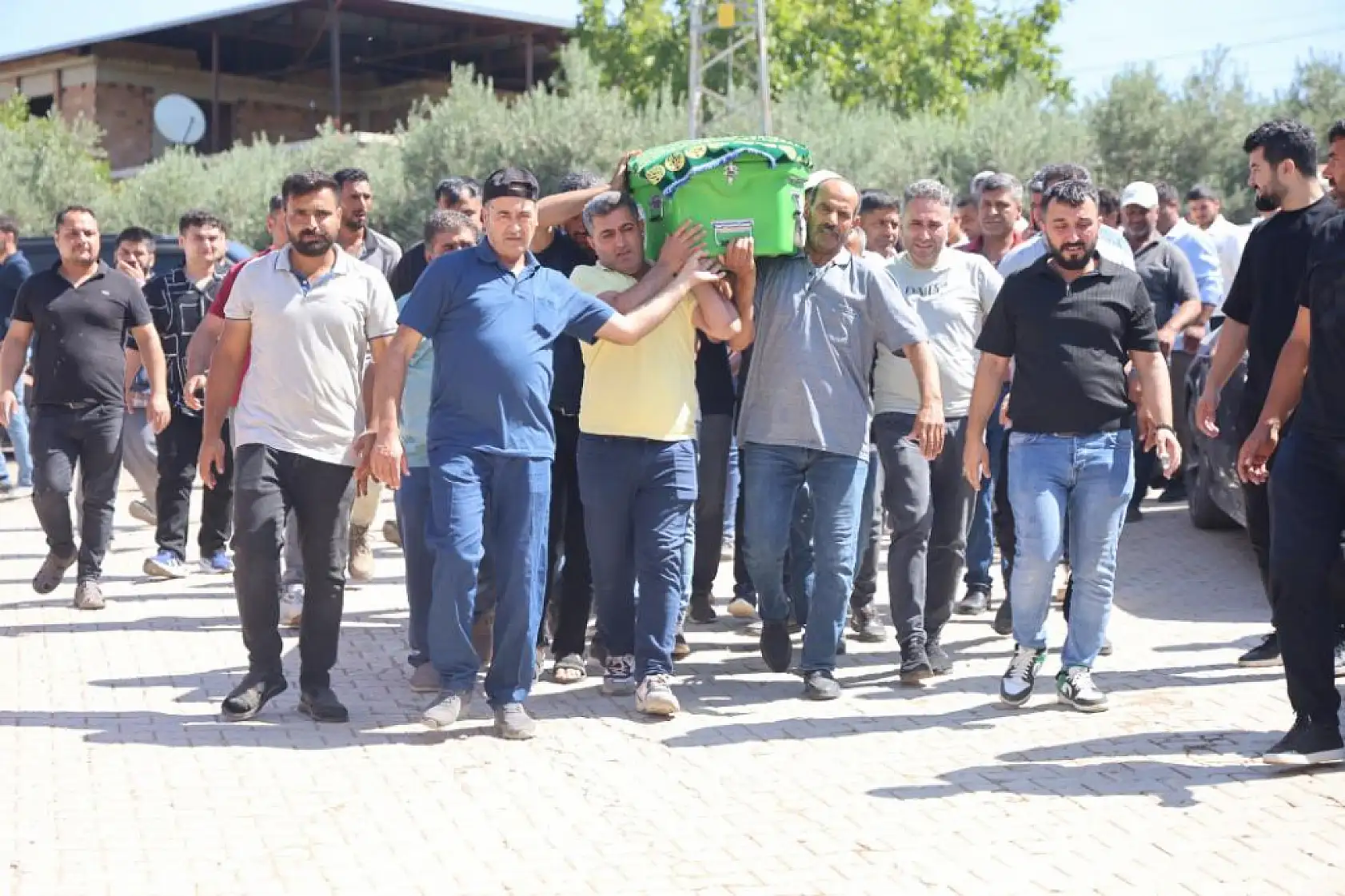 Ablasının düğünü için memleketine gelen 22 yaşındaki genç kalp krizi geçirerek öldü