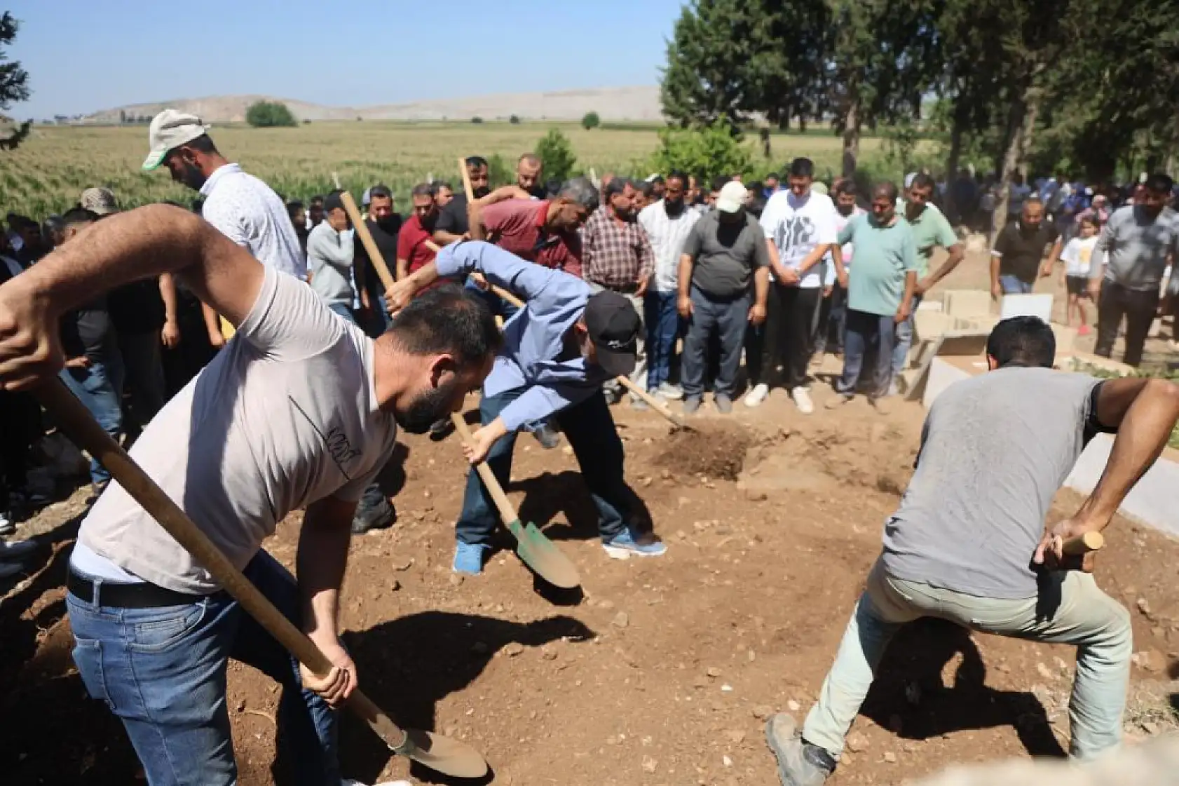 Ablasının düğünü için memleketine gelen 22 yaşındaki genç kalp krizi geçirerek öldü