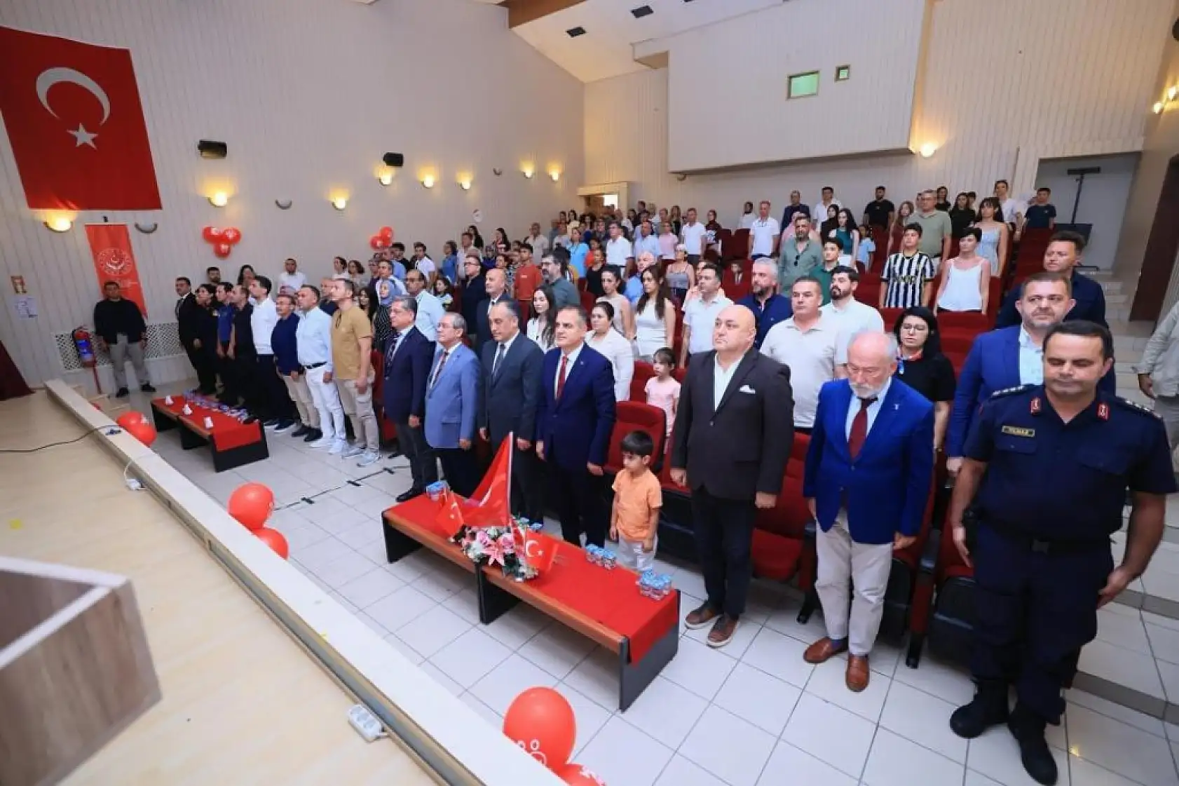 Vali Akbıyık, koruyucu aile Günü'nde Yatağan'da ailelerle buluştu