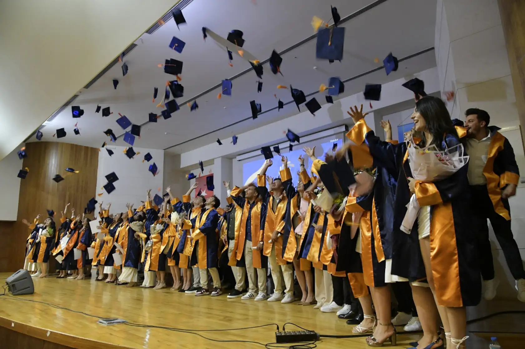 MSKÜ Mimarlık ve İlahiyat Fakültesi'nde mezuniyet coşkusu