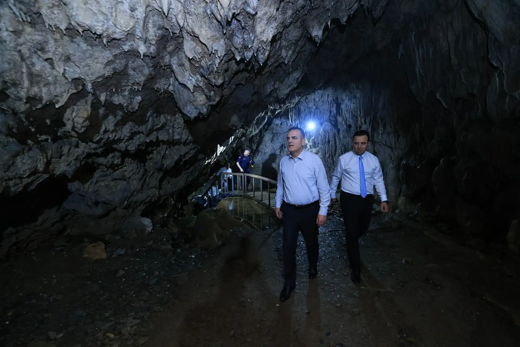 Vali Akbıyık, Yerküpe Mağarası ve Mesire Alanı'nda incelemelerde bulundu