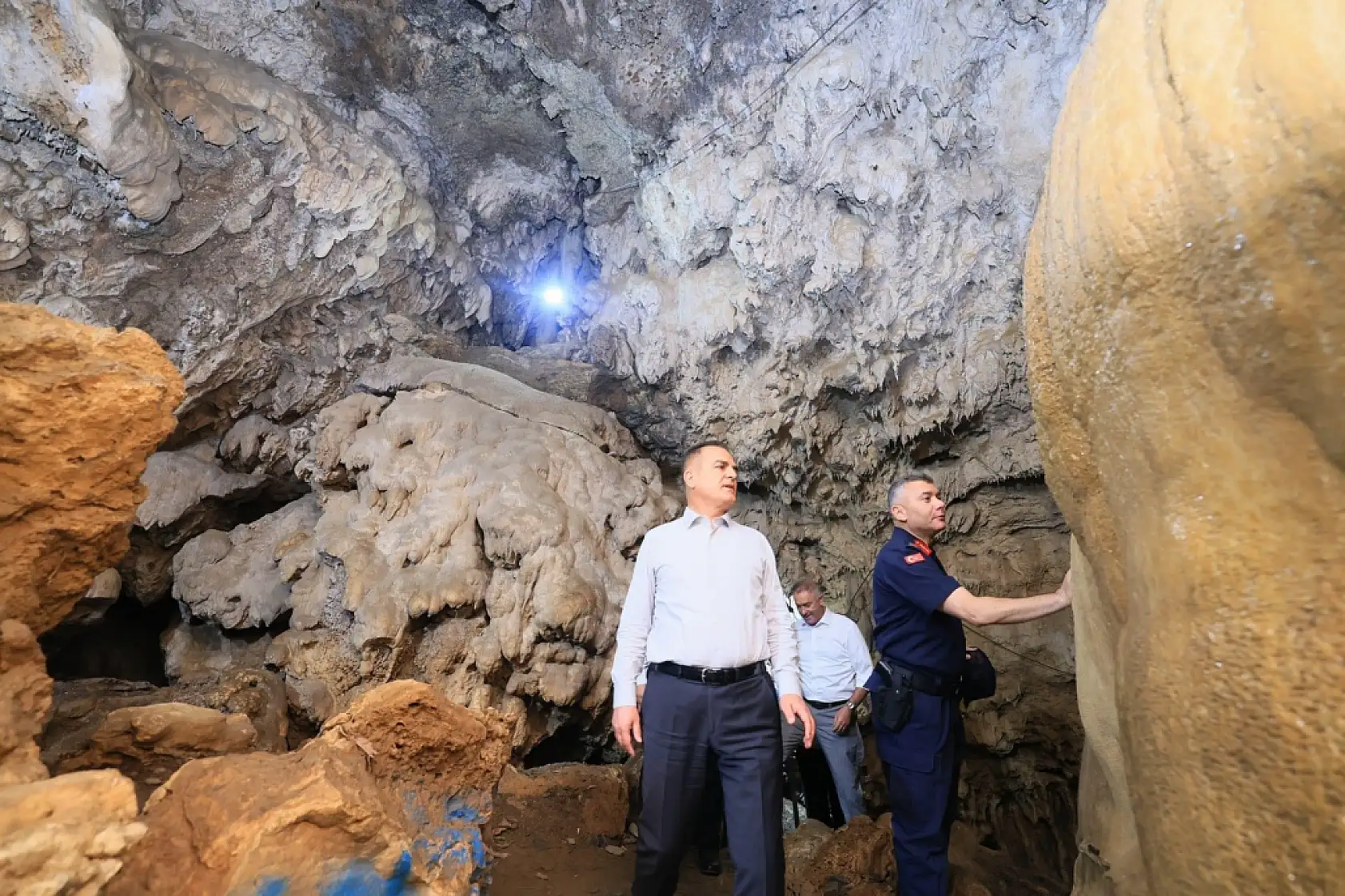 Vali Akbıyık, Yerküpe Mağarası ve Mesire Alanı'nda incelemelerde bulundu