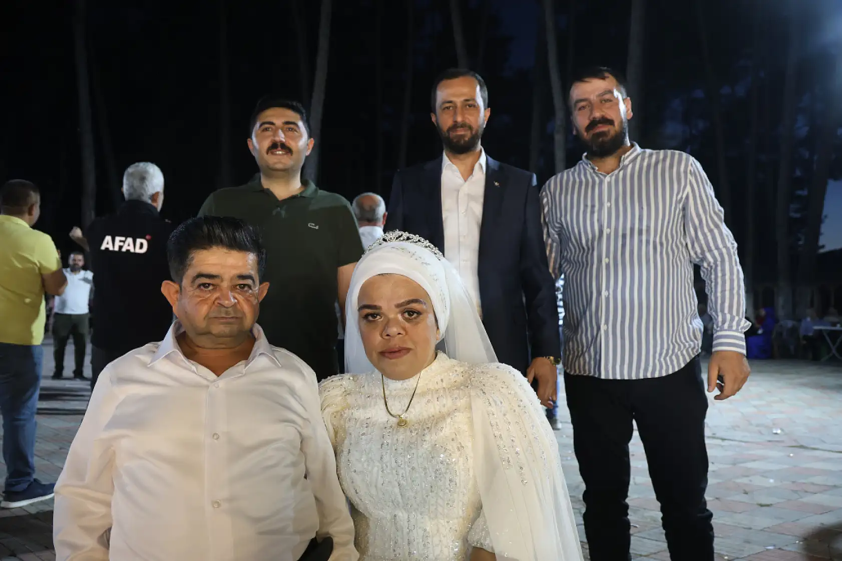 Cüce çift yarım kalan aşklarında 21 yıl sonra mutlu sona ulaştı