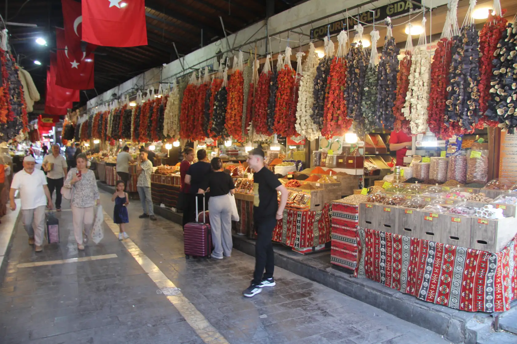 Asırlardır canlılığını koruyan çarşı