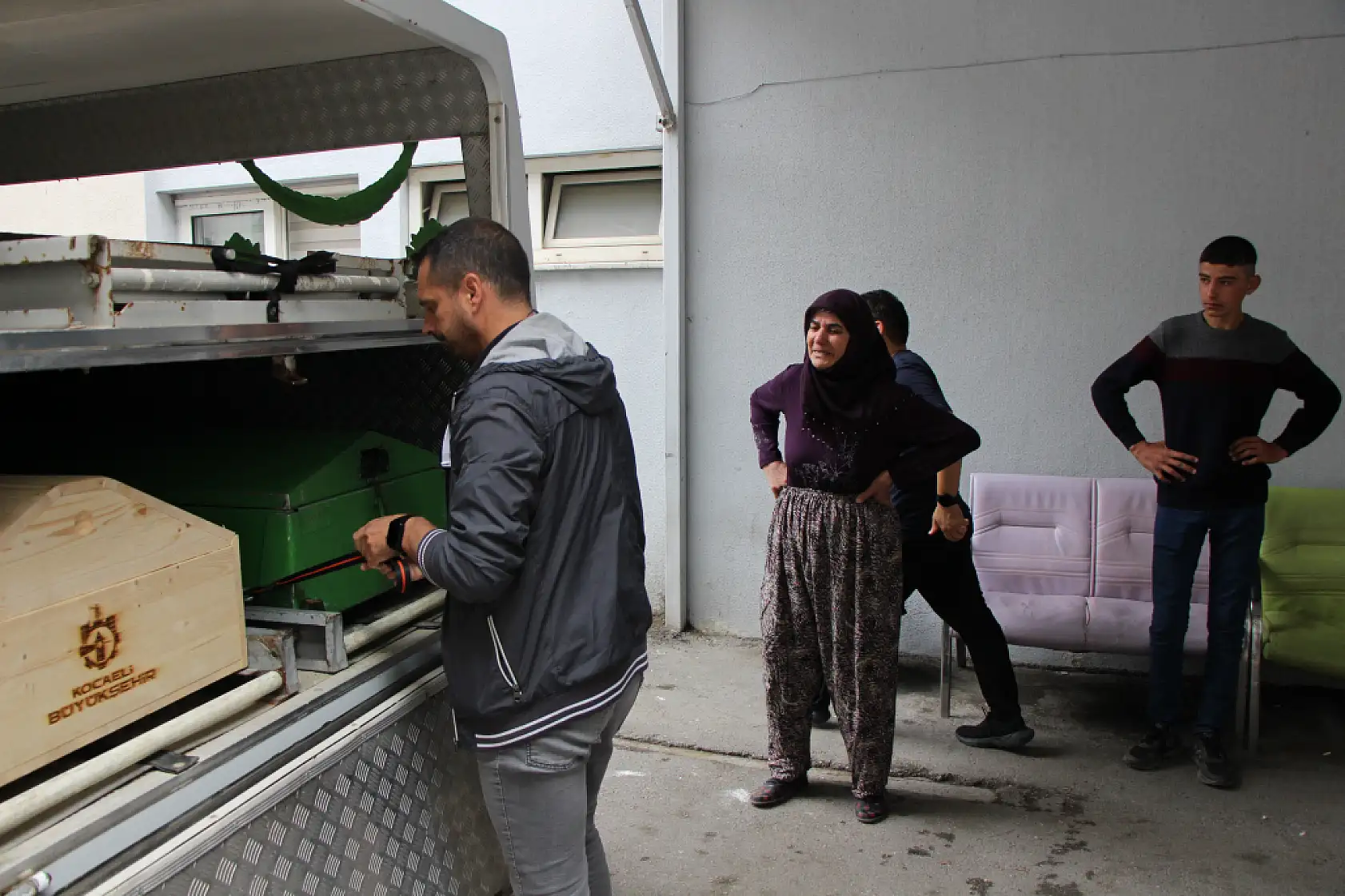 Cezaevinden çıkan adam tartıştığı eşini vurup intihar etti