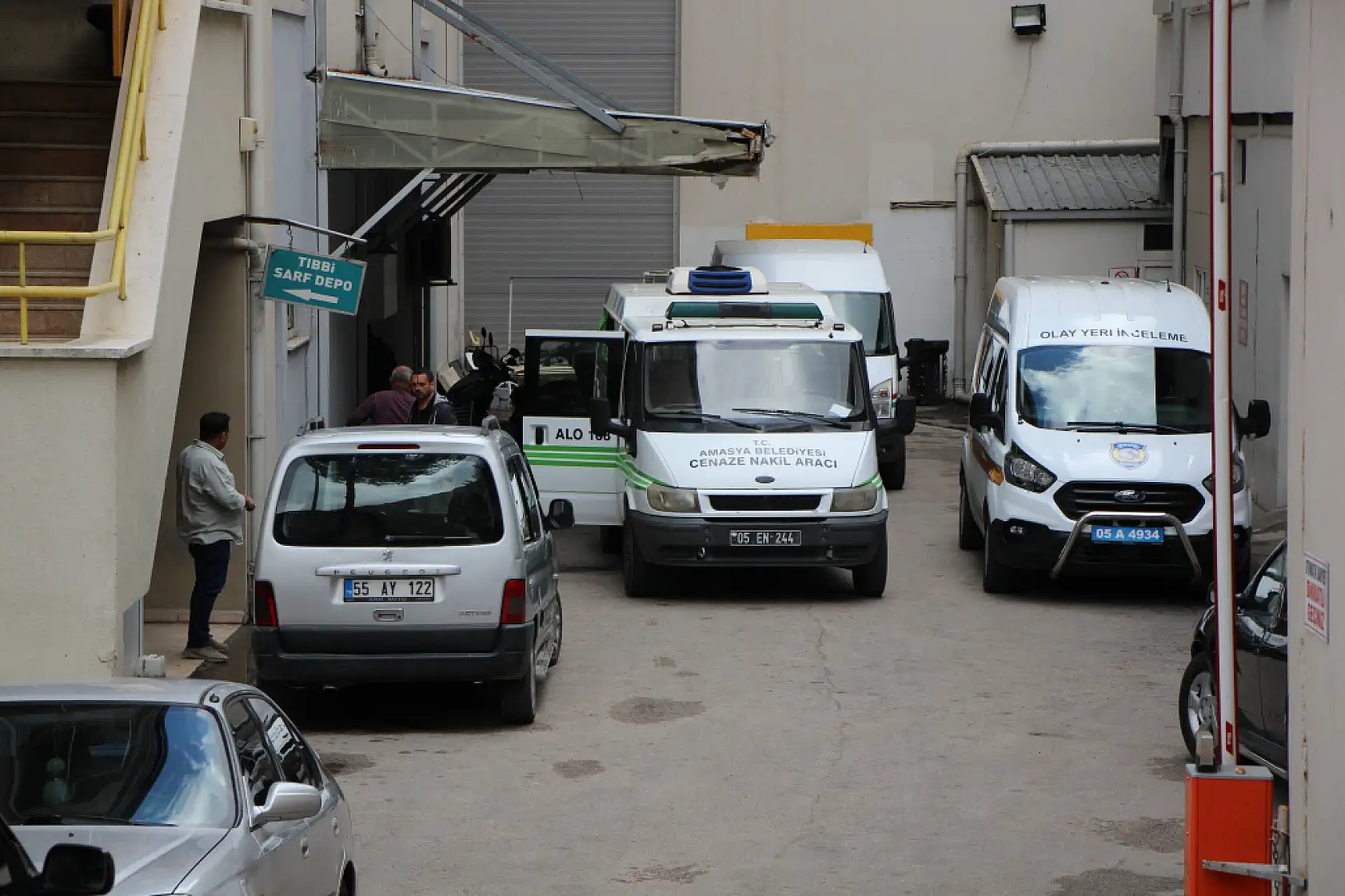 Cezaevinden çıkan adam tartıştığı eşini vurup intihar etti