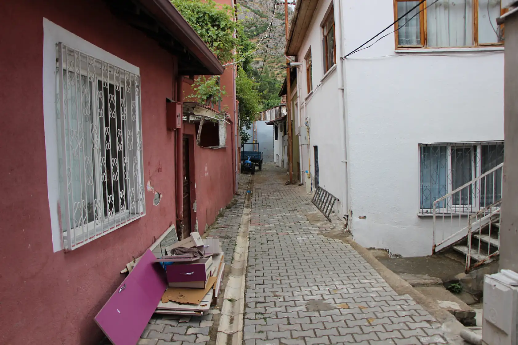 Cezaevinden çıkan adam tartıştığı eşini vurup intihar etti