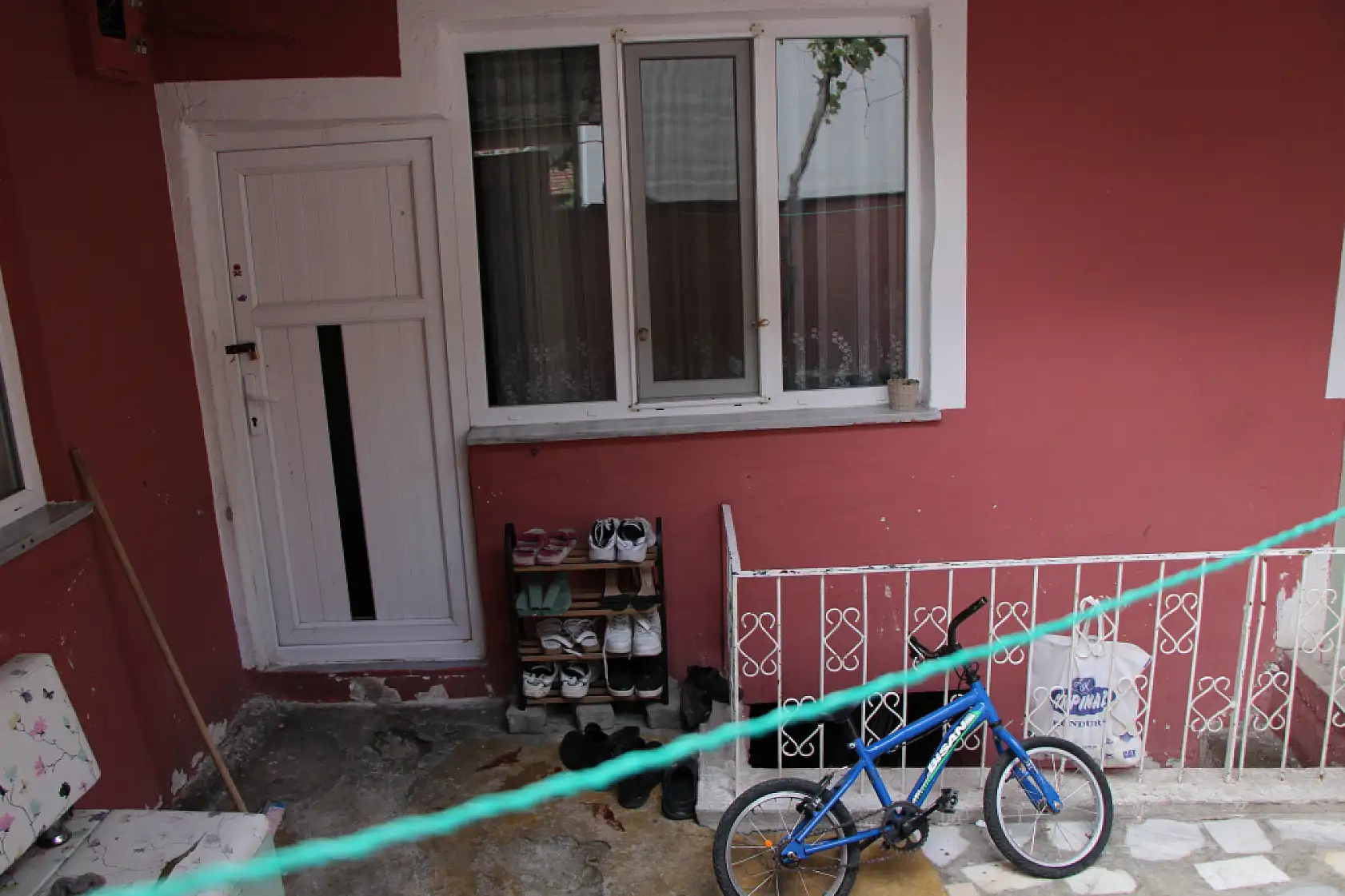 Cezaevinden çıkan adam tartıştığı eşini vurup intihar etti