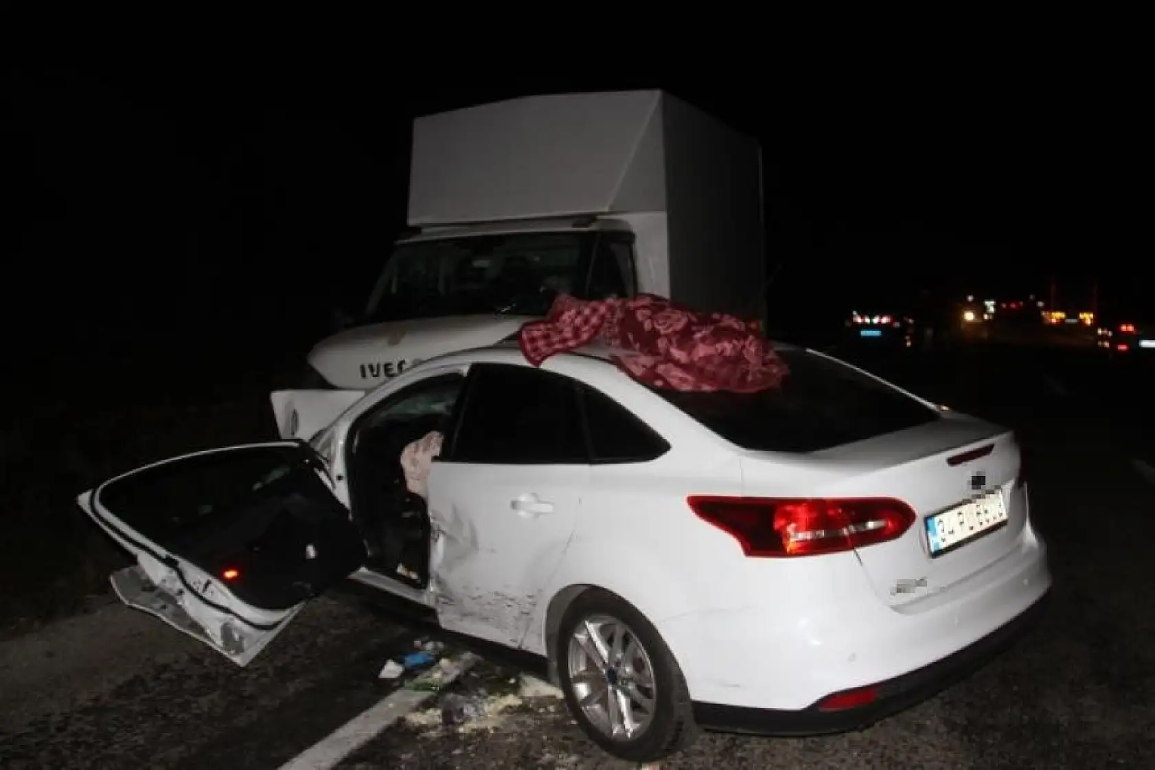 Feci zincirleme kaza: 3 araç birbirine girdi, 7 kişi yaralandı