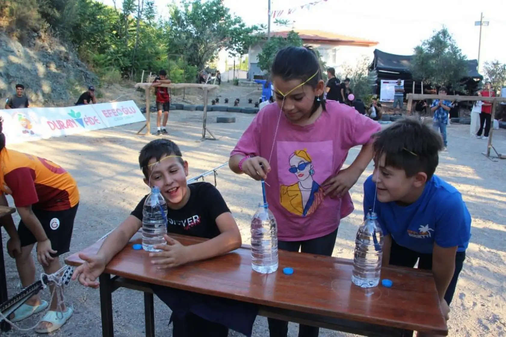 Bu da köy Survivor'u: 5 yıldızlı tatili duyan köylüler kıyasıya yarıştı