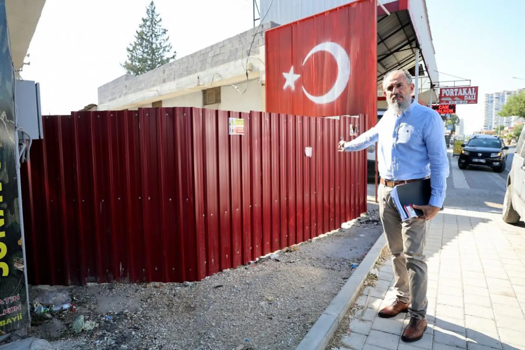 'Tapulu arazim' dedi, sokağın girişini kapattı