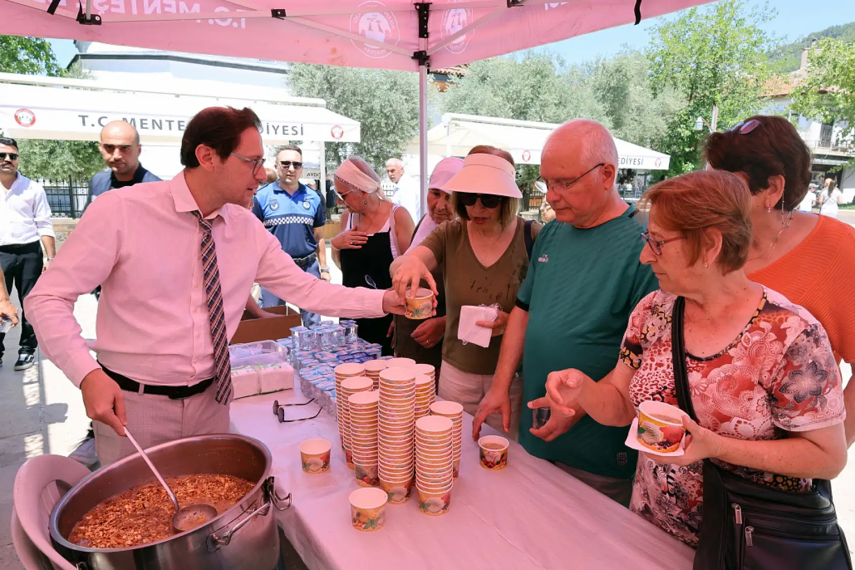 Menteşe Belediyesi'nden Muharrem Ayı'nda Aşure ikramı